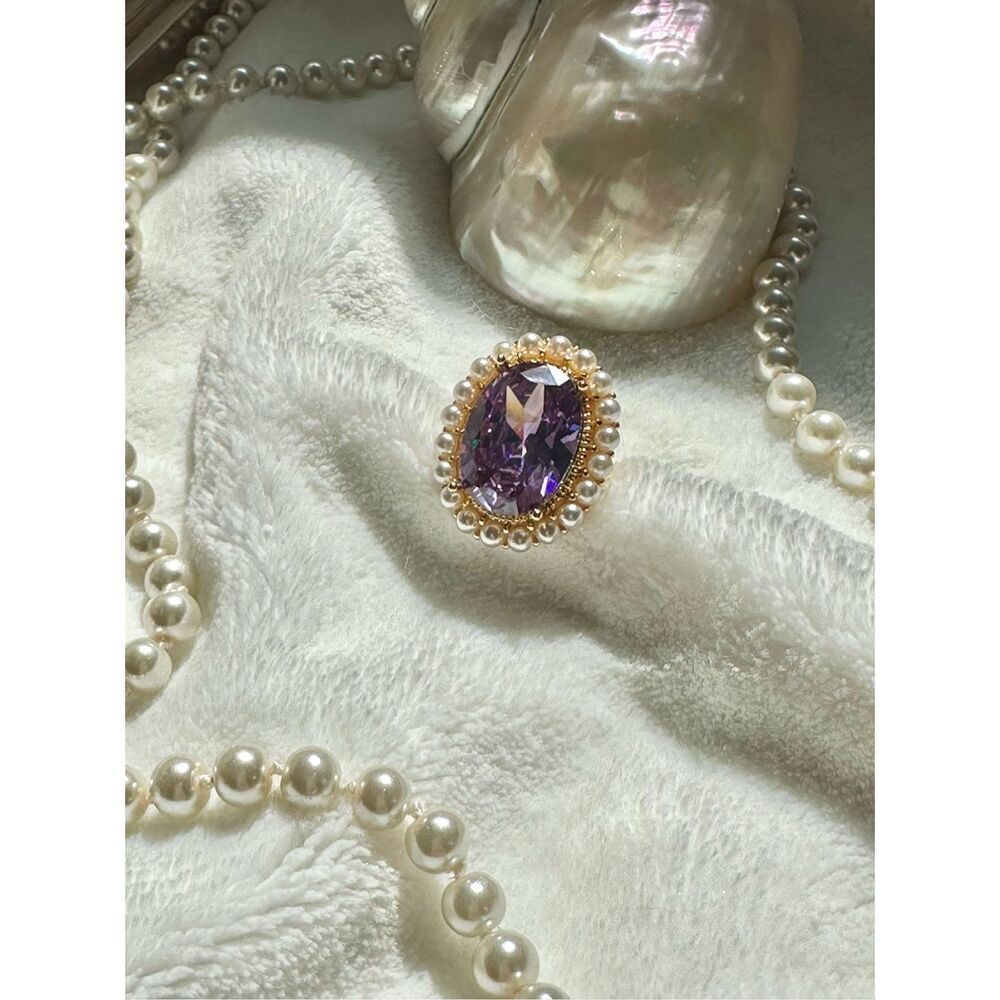 Gorgeous lavender oval cut cubic zirconia adjustable cocktail ring with faux pea